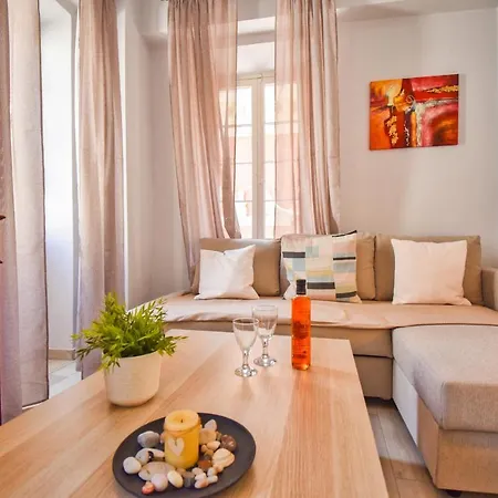 Apartment Mitropolis Old Town